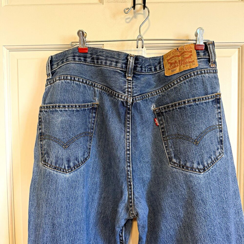 Vintage Levi’s 550 Jeans 36x32 Relaxed Fit Tapered Leg Blue Denim Distressed